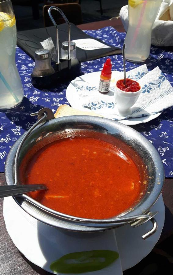 Tassi Halaszcsarda - Sueger Haz Exteriör bild