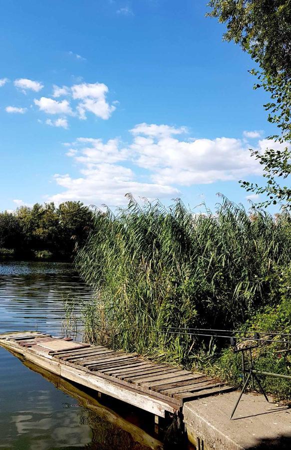 Tassi Halaszcsarda - Sueger Haz Exteriör bild